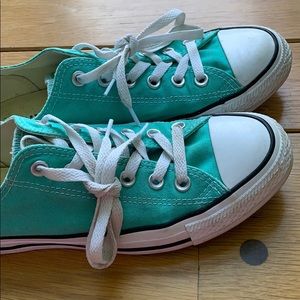 Chuck Taylor Low Converse!!